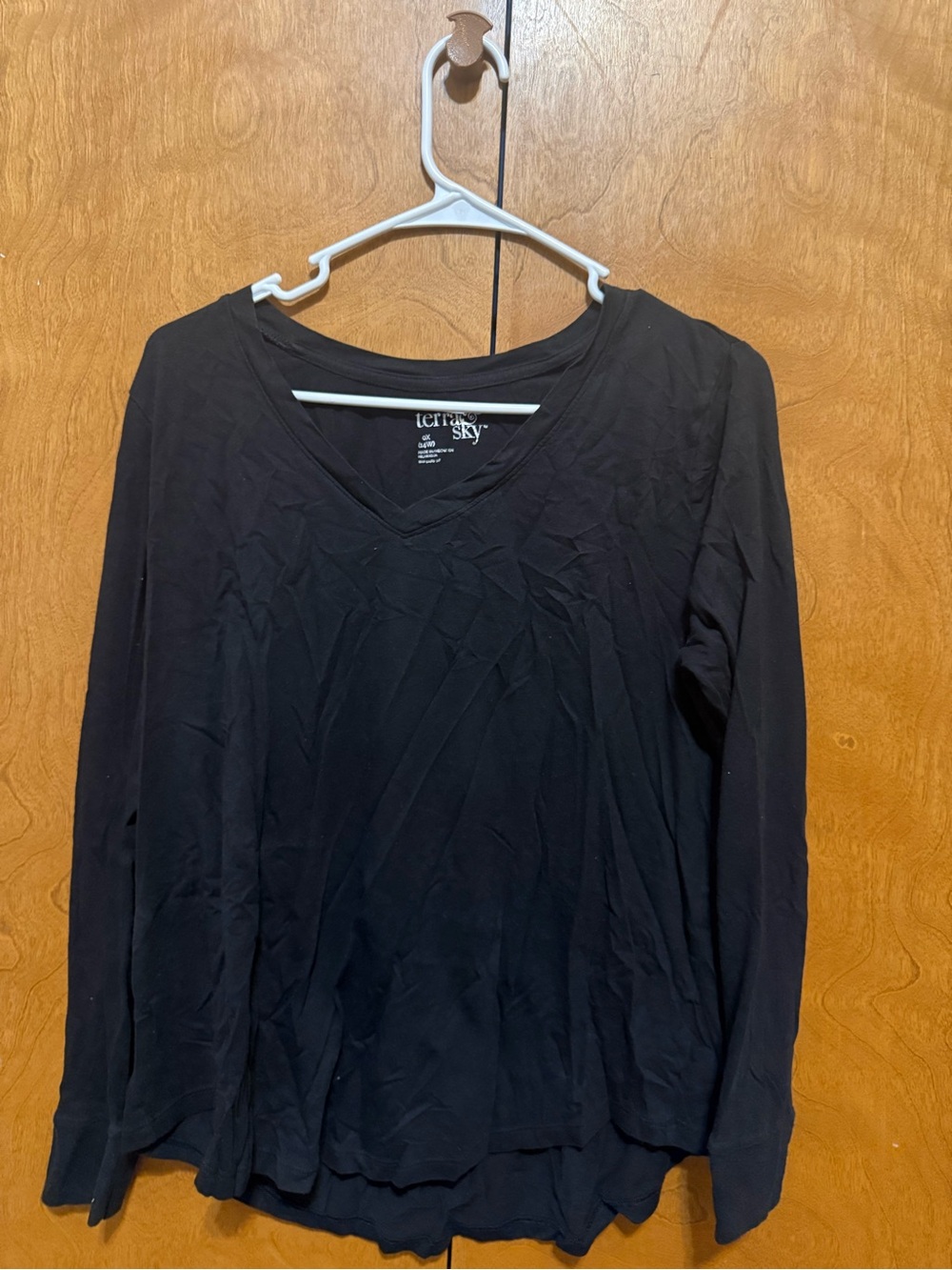 Terra & Sky Black V-Neck Long Sleeve Tee